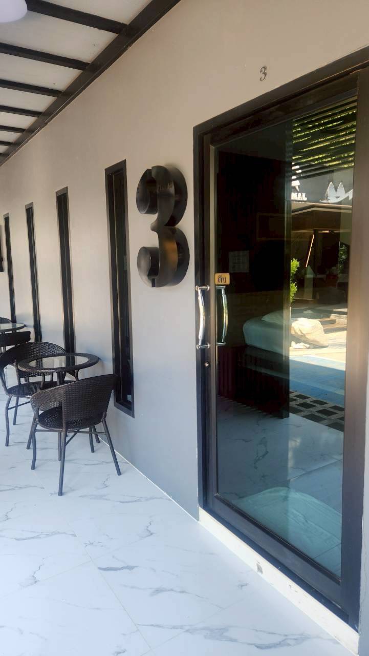 ห้องแจ่มจันทร์ 3-5